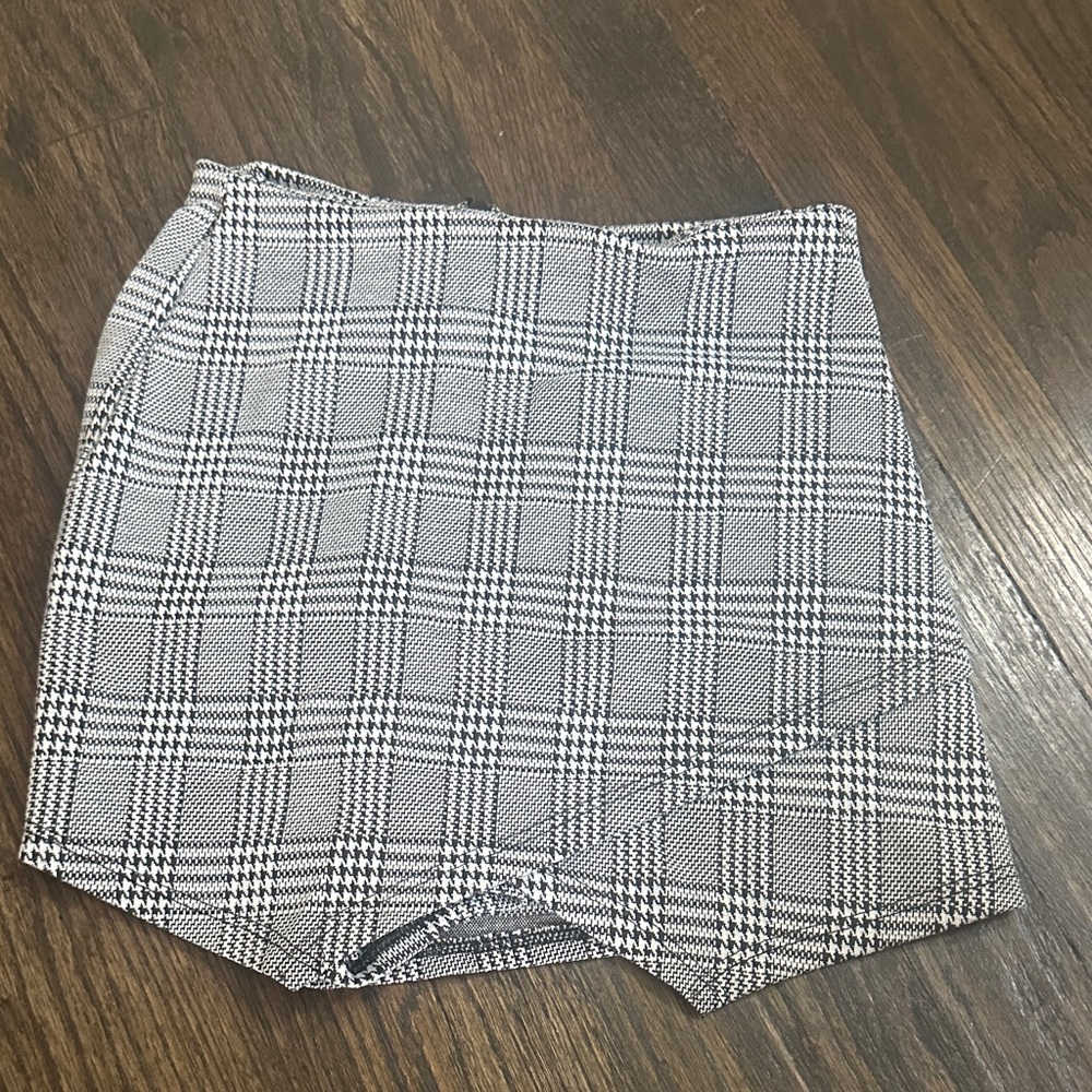 American Threads Black and White Plaid Skort